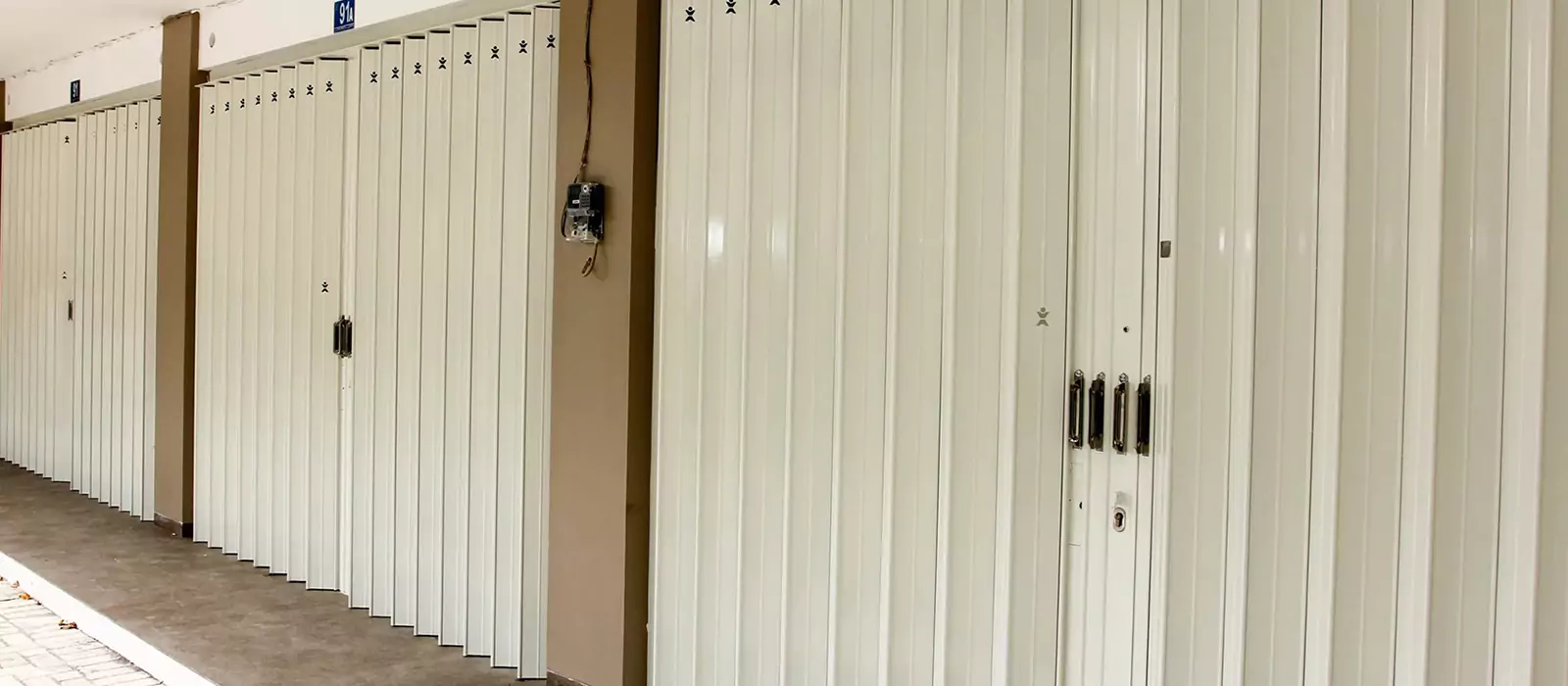 jasa tukang pasang folding gate & pintu harmonika di bali